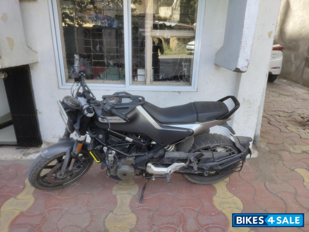 Husqvarna Svartpilen 250