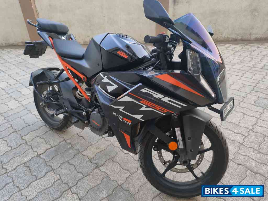 Black KTM RC 200 2024