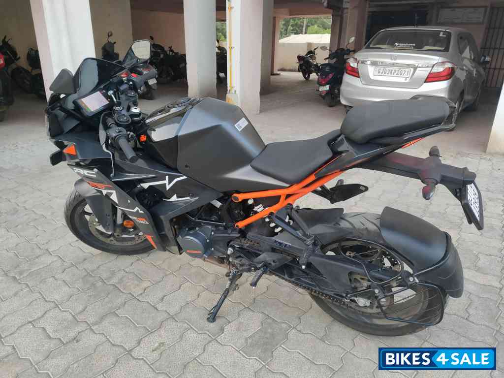 Black KTM RC 200 2024