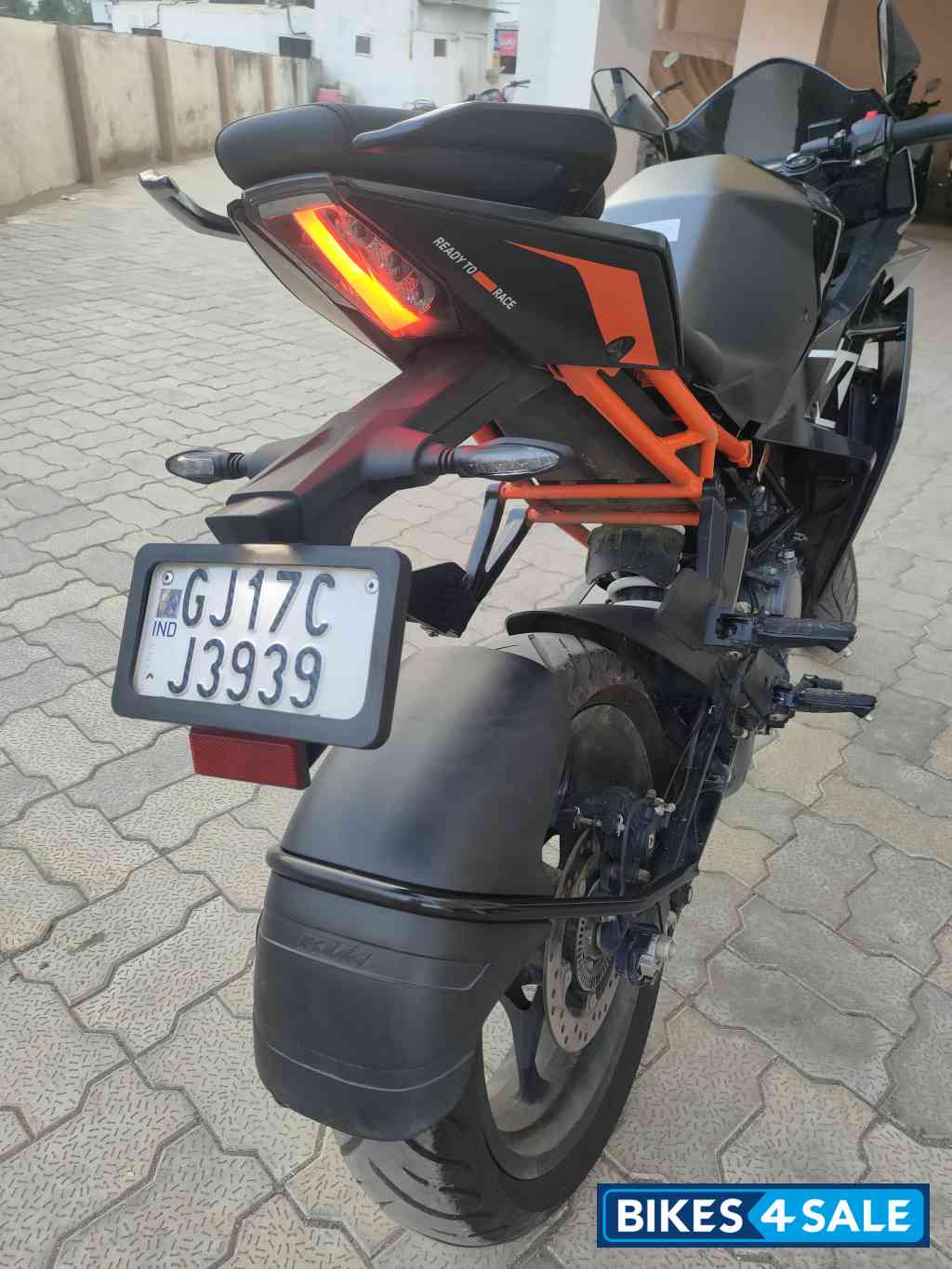 Black KTM RC 200 2024