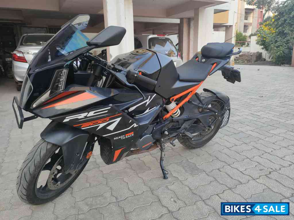 Black KTM RC 200 2024