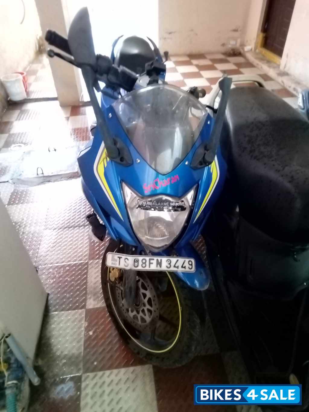 Blue Suzuki Gixxer SF