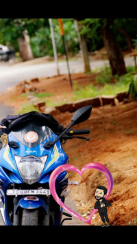 Blue Suzuki Gixxer SF