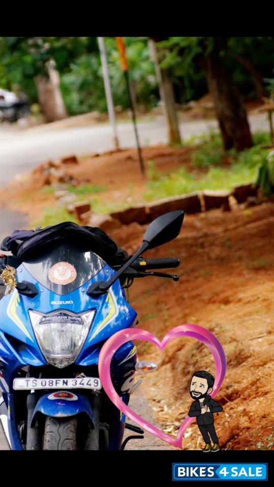 Blue Suzuki Gixxer SF