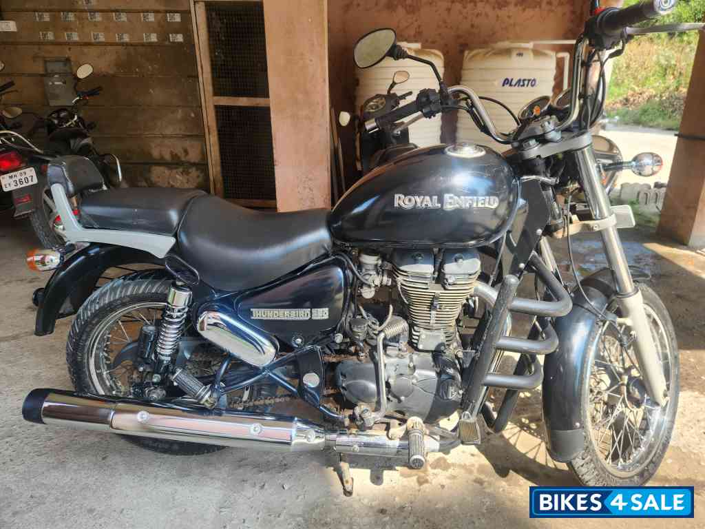Black Royal Enfield Thunderbird 350