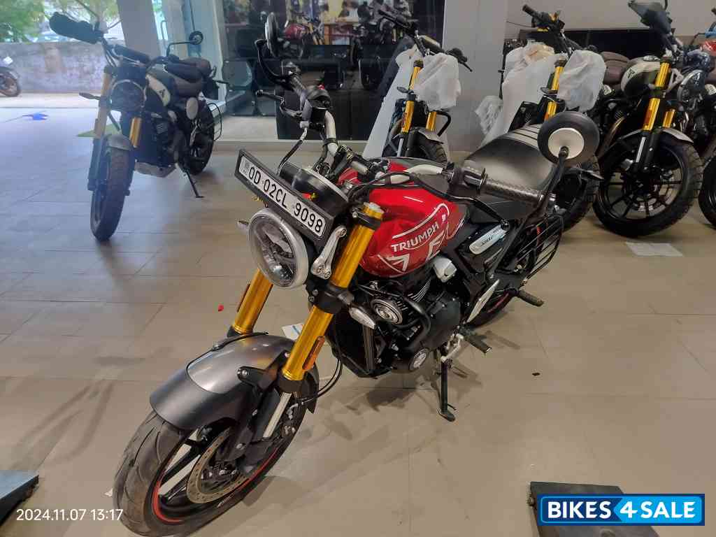 Carnival Red Triumph Speed 400