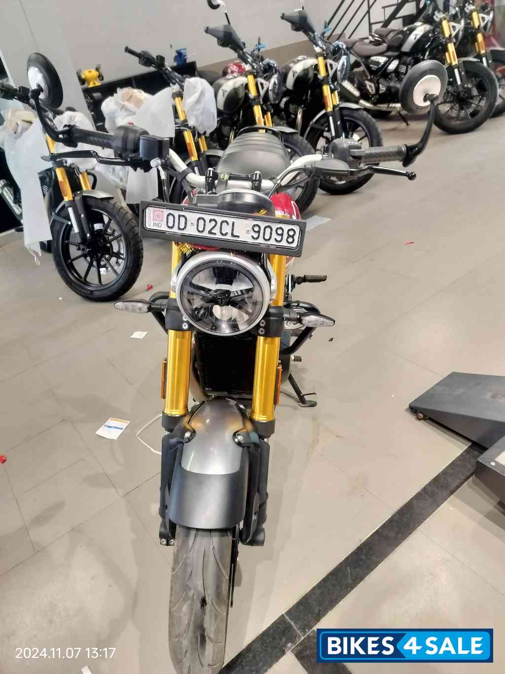 Carnival Red Triumph Speed 400