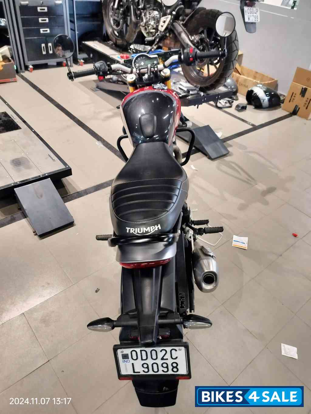 Carnival Red Triumph Speed 400