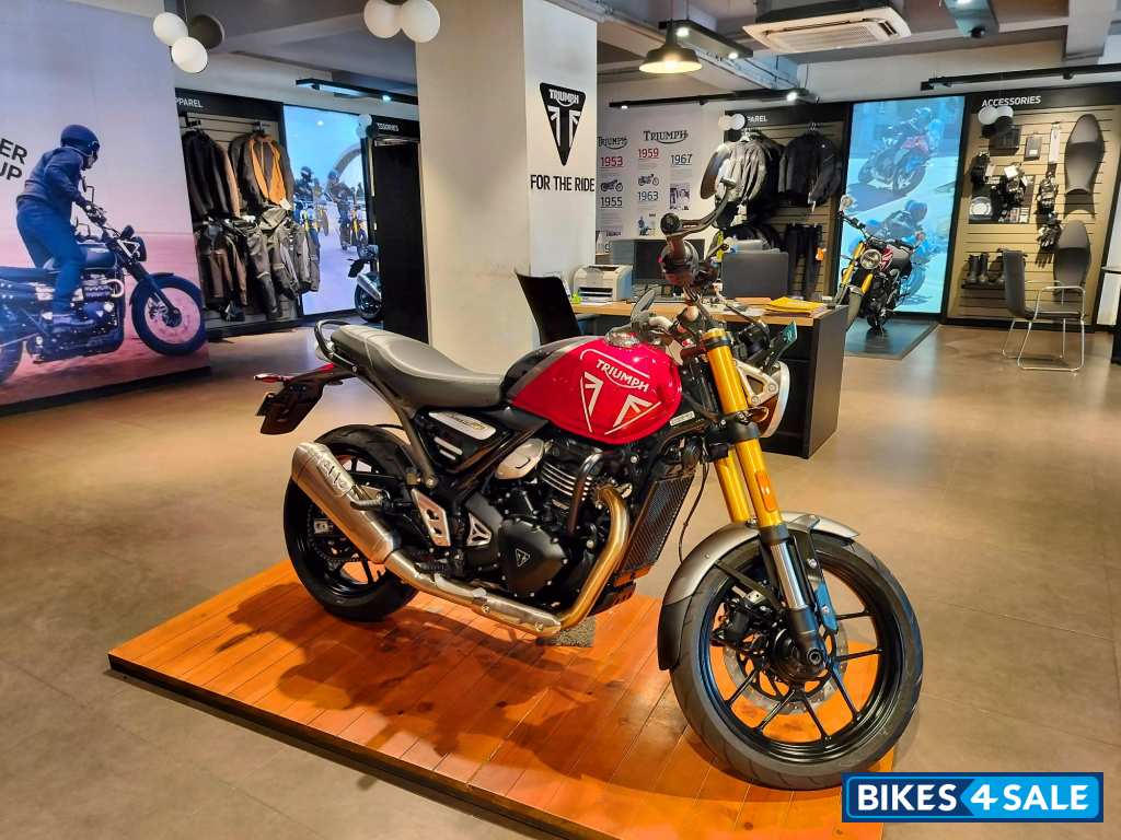 Carnival Red Triumph Speed 400