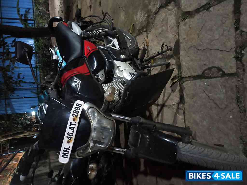 Bajaj V15