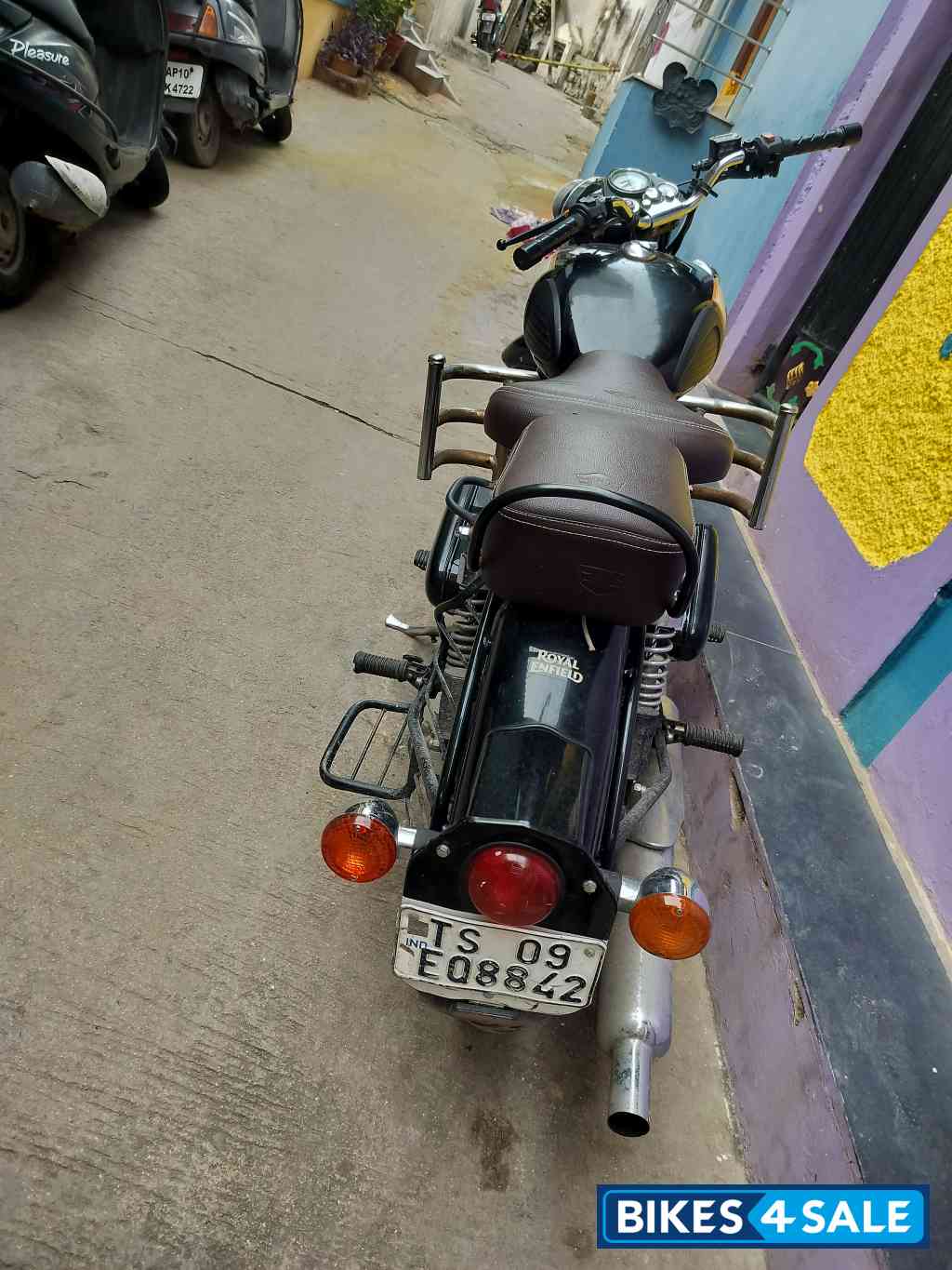 Black Royal Enfield Classic 350