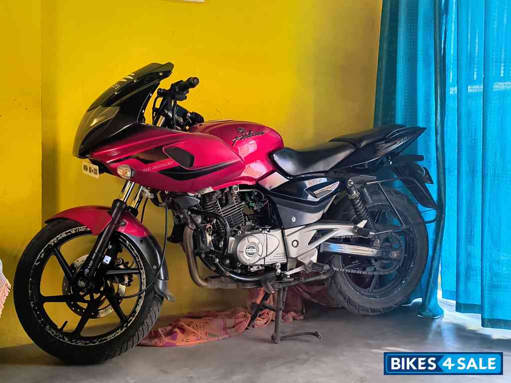 Bajaj Pulsar 220 DTSi