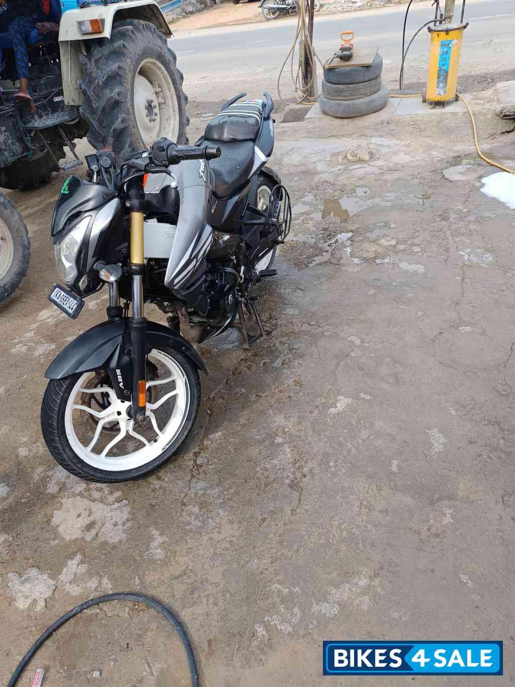 Bajaj Pulsar 200 NS