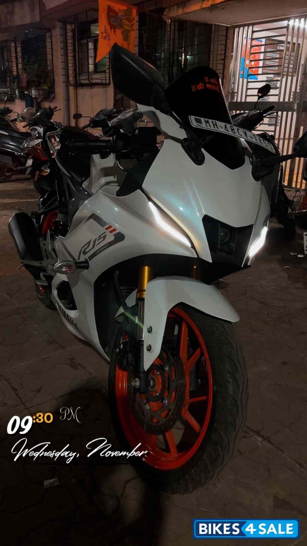 White Yamaha R15 V4