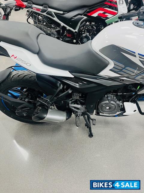 Bajaj Pulsar N250 2024