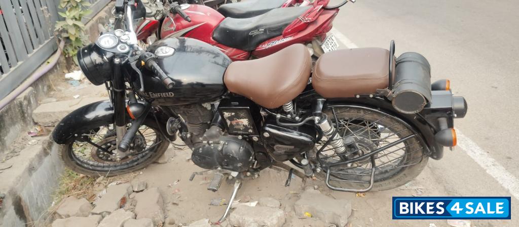 Pure Black Royal Enfield Classic 350