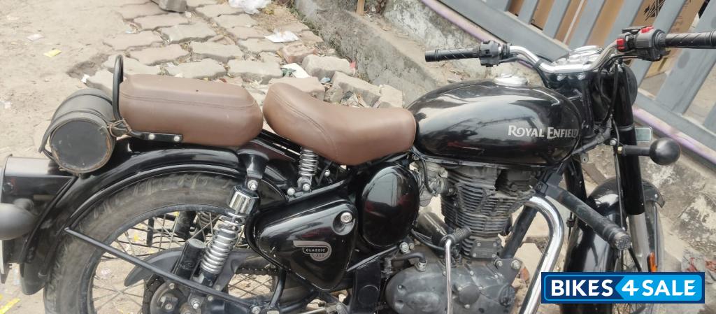 Pure Black Royal Enfield Classic 350