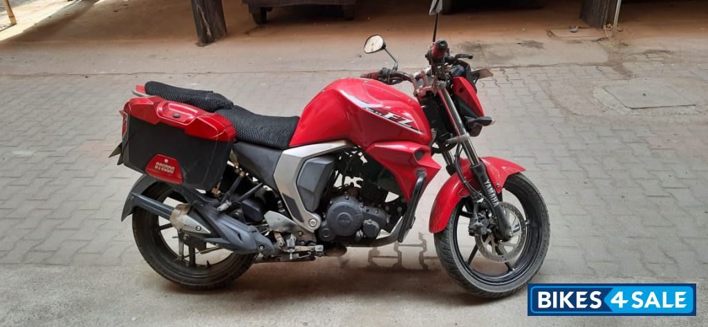 Red Yamaha FZ-S FI V2
