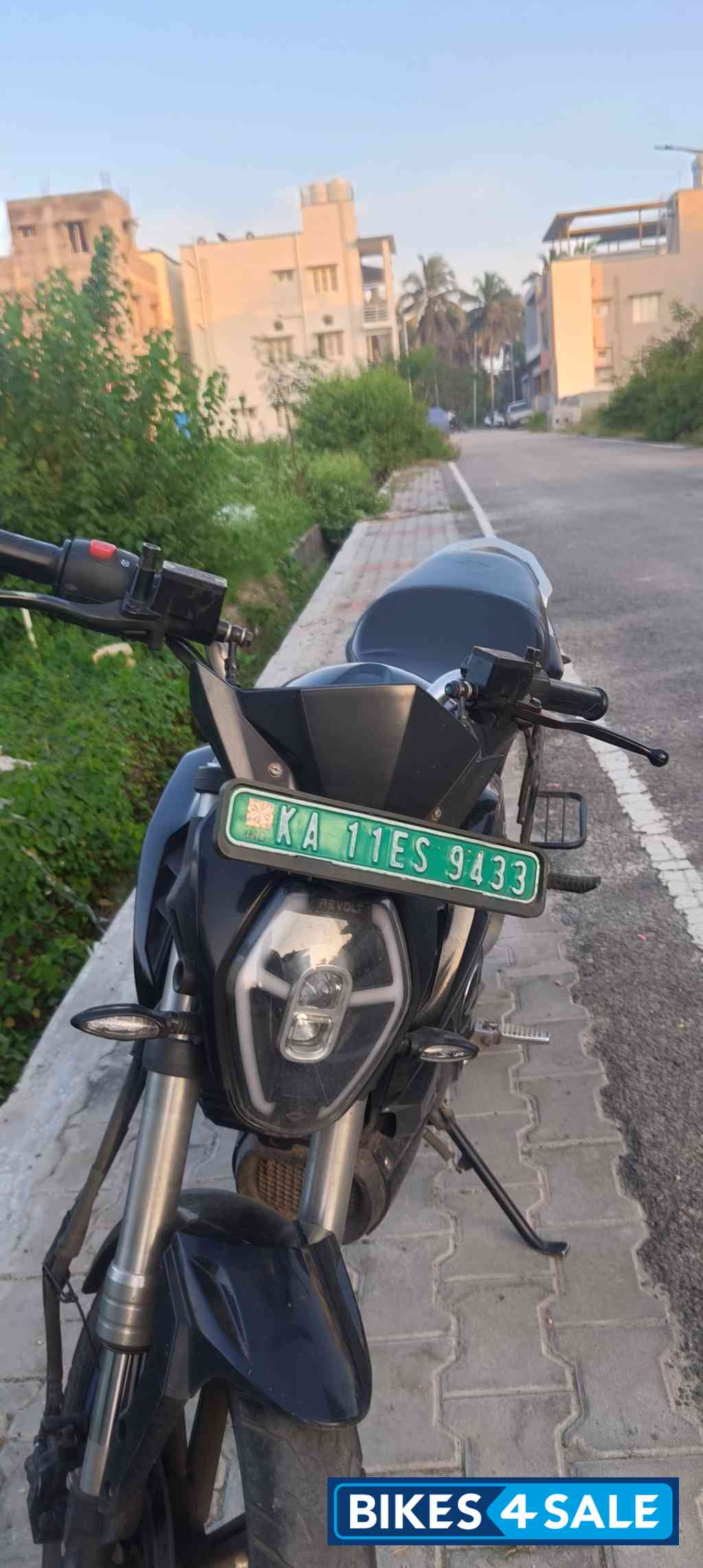 Black Revolt RV 400 Black Revolt RV 400