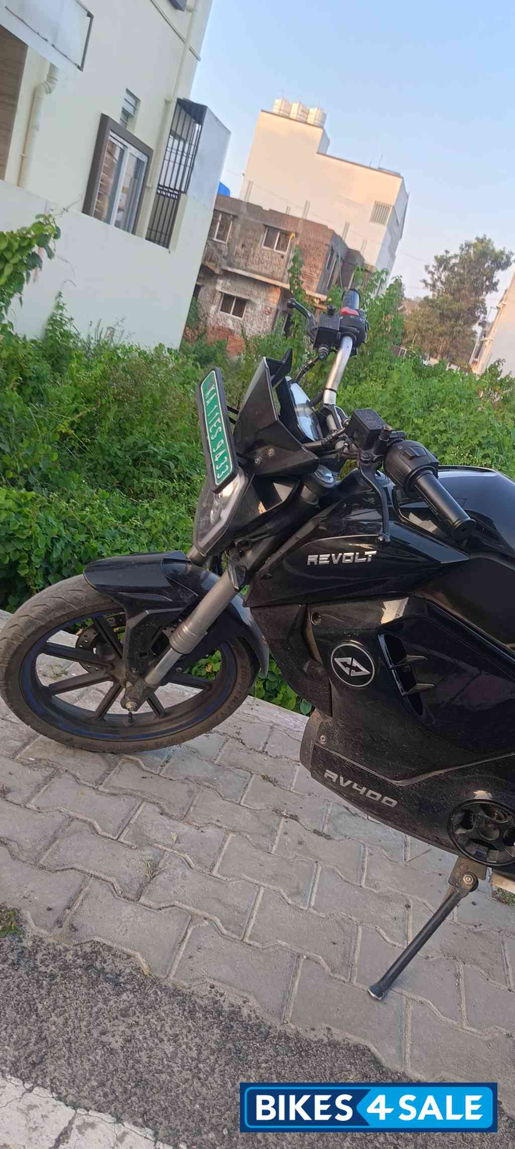 Black Revolt RV 400 Black Revolt RV 400