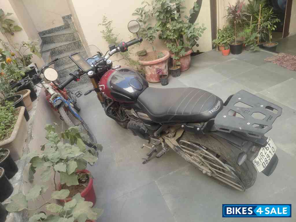 Red Triumph Speed 400