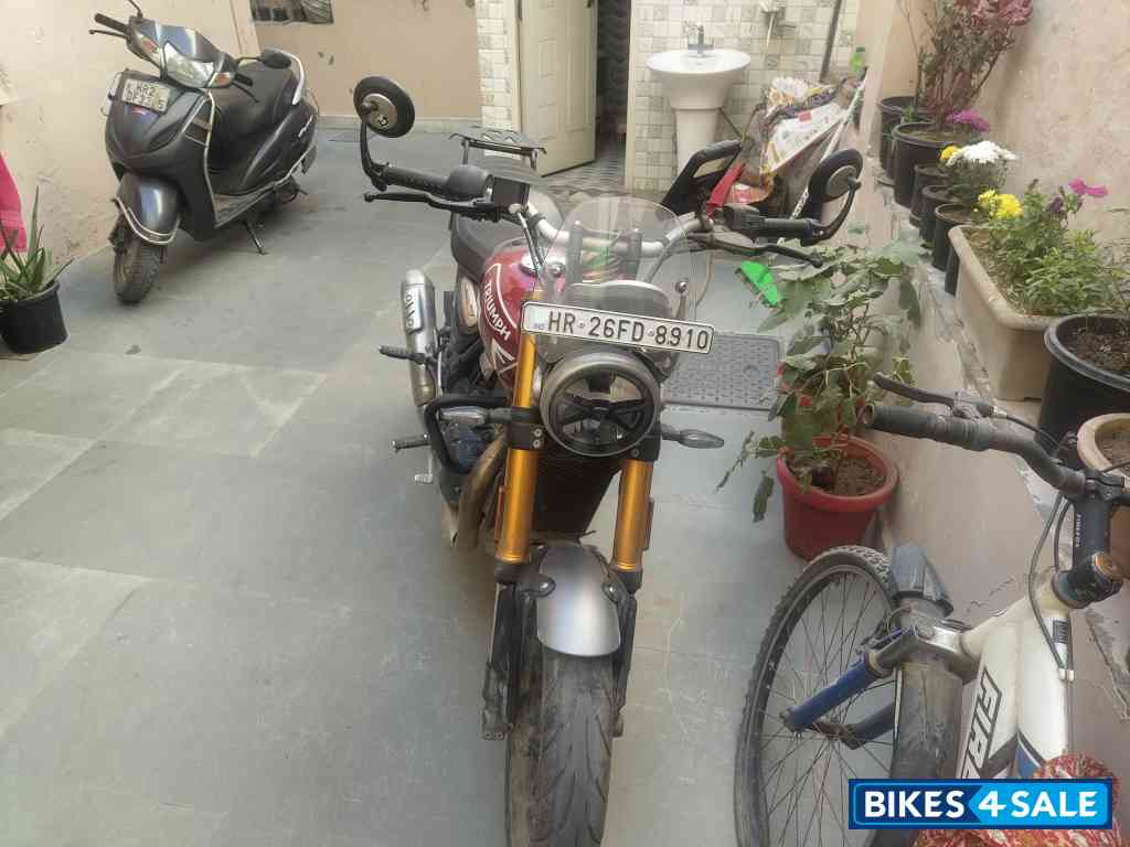 Red Triumph Speed 400