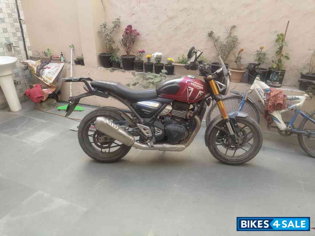 Red Triumph Speed 400