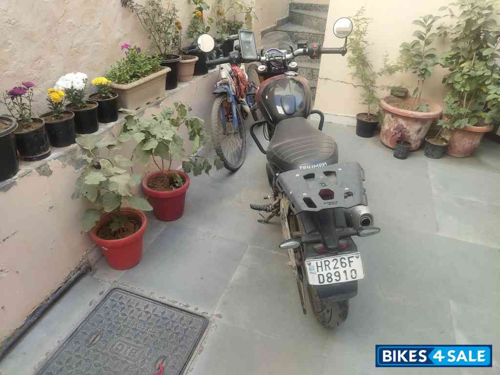 Red Triumph Speed 400