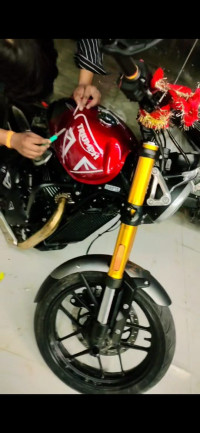 Red Triumph Speed 400