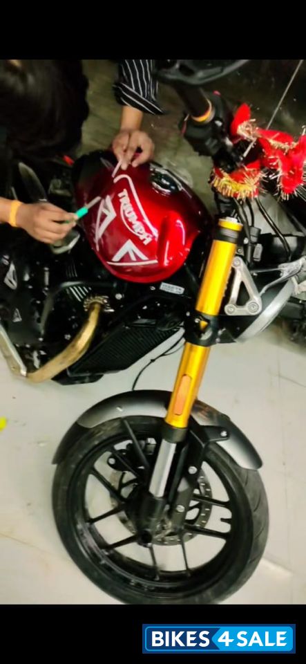 Red Triumph Speed 400