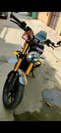 Red Triumph Speed 400