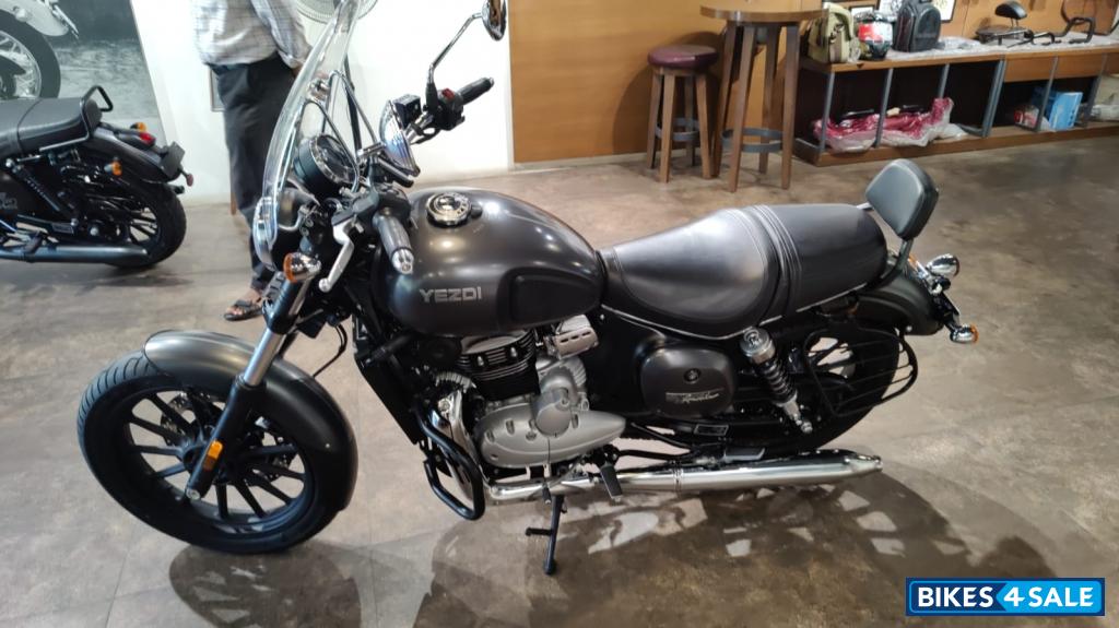 Chrome Yezdi Roadster Chrome Chrome Yezdi Roadster Chrome