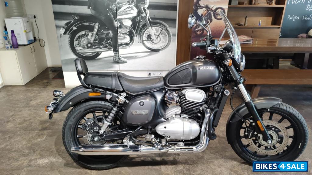 Chrome Yezdi Roadster Chrome Chrome Yezdi Roadster Chrome