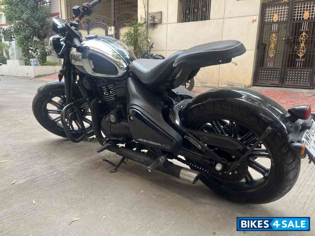 Jawa 42 Bobber Black Mirror