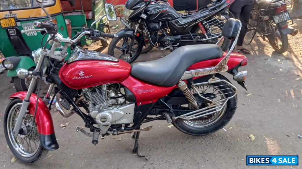 Bajaj Avenger 220 DTS-i