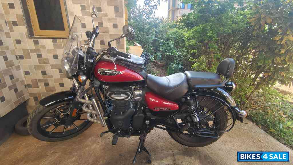 Red And Black Royal Enfield Meteor 350 Supernova
