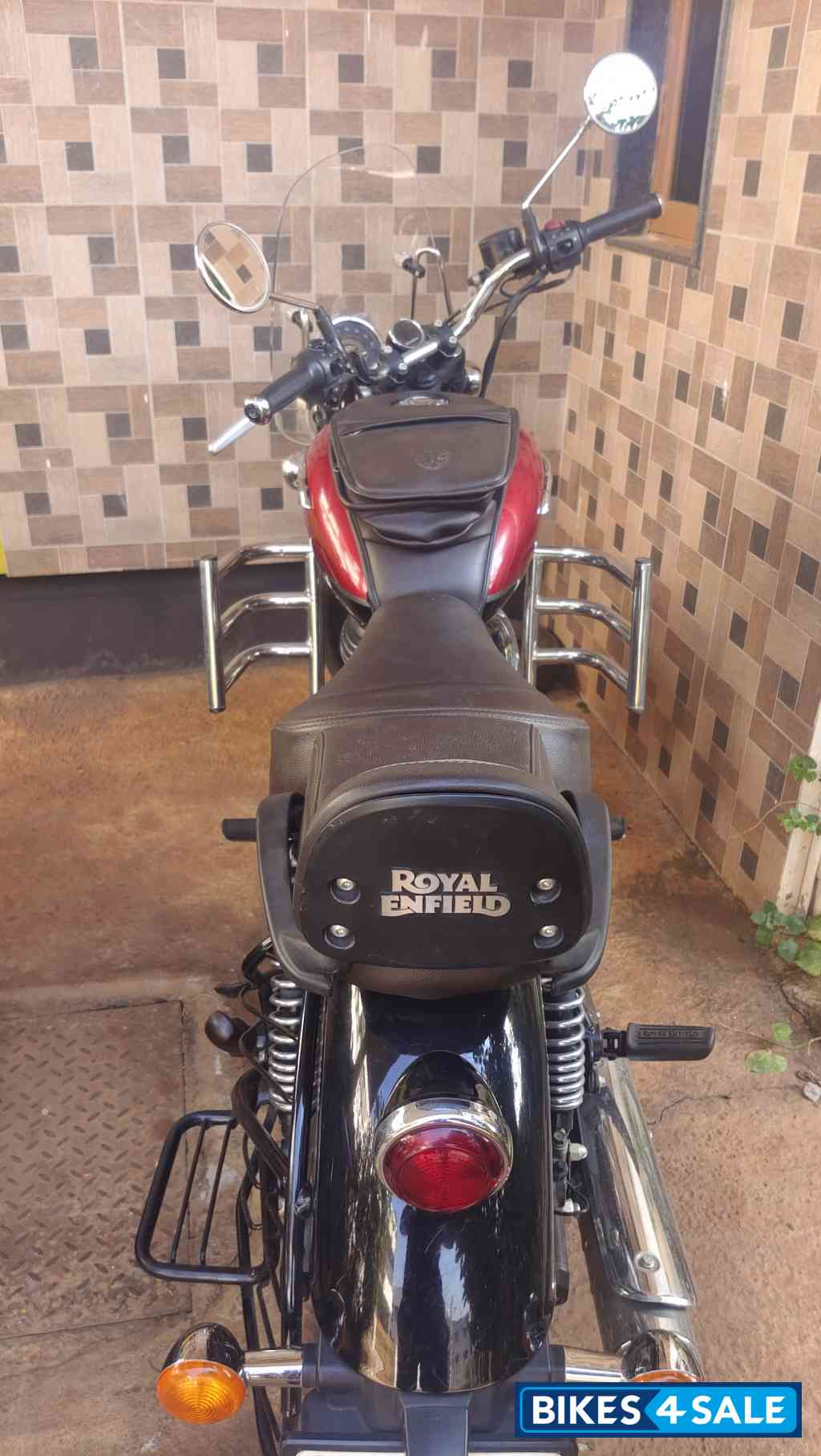 Red And Black Royal Enfield Meteor 350 Supernova