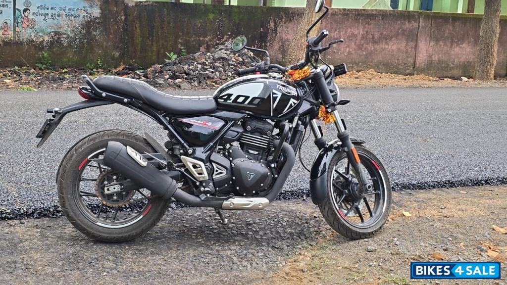 Black Triumph Speed T4