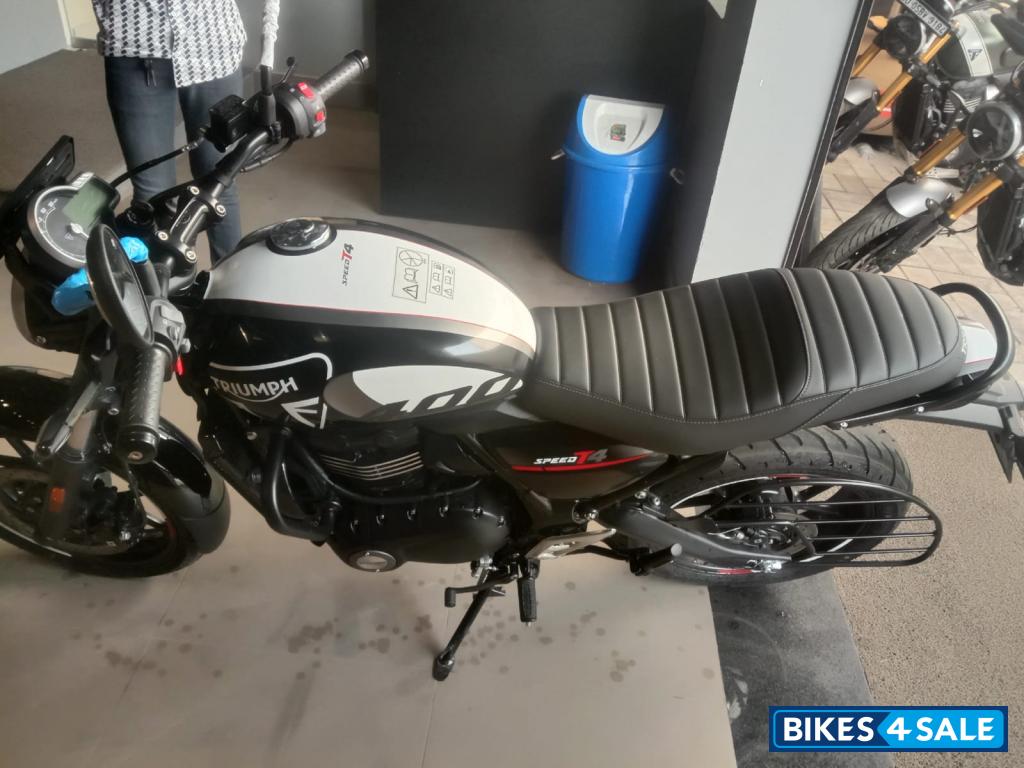 Black Triumph Speed T4