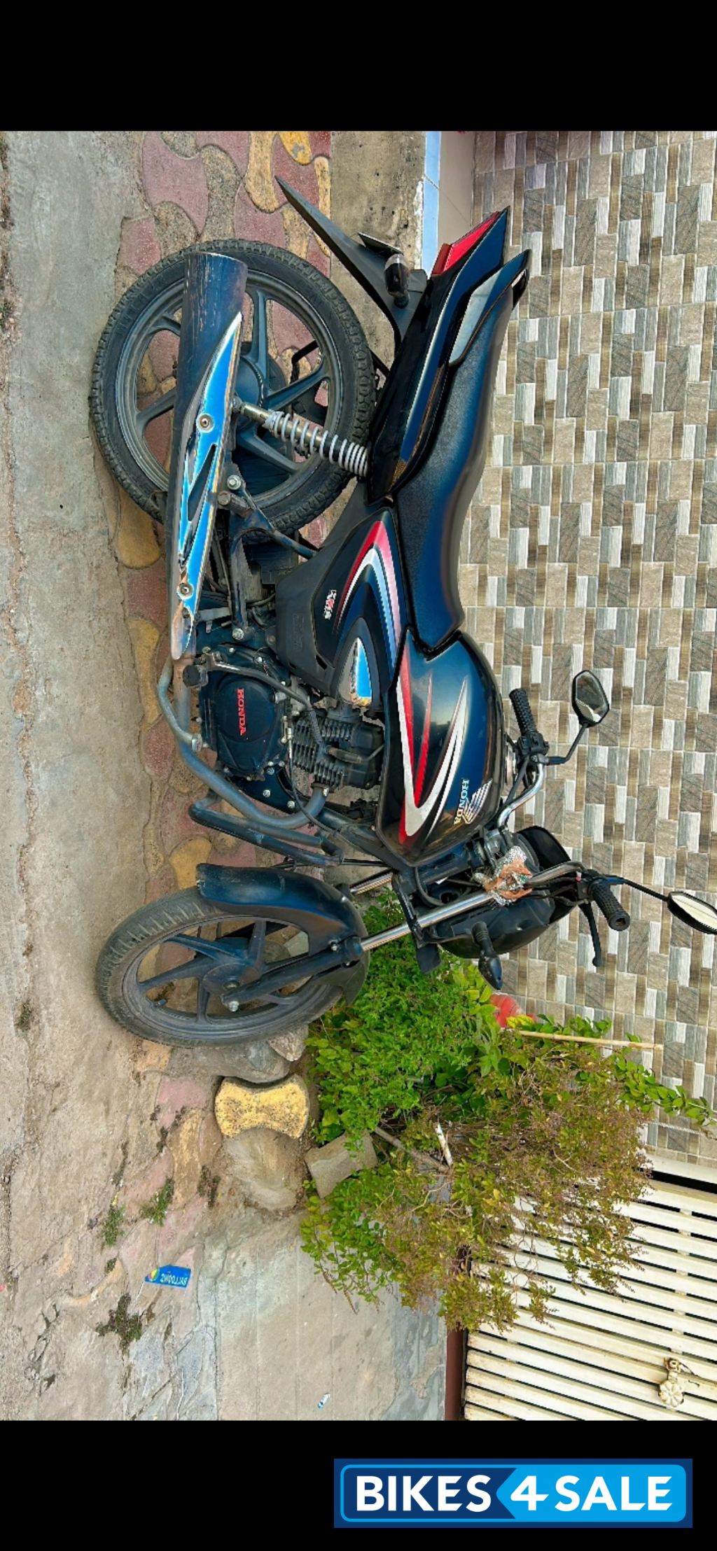 Black Honda Shine 125