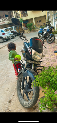 Black Honda Shine 125