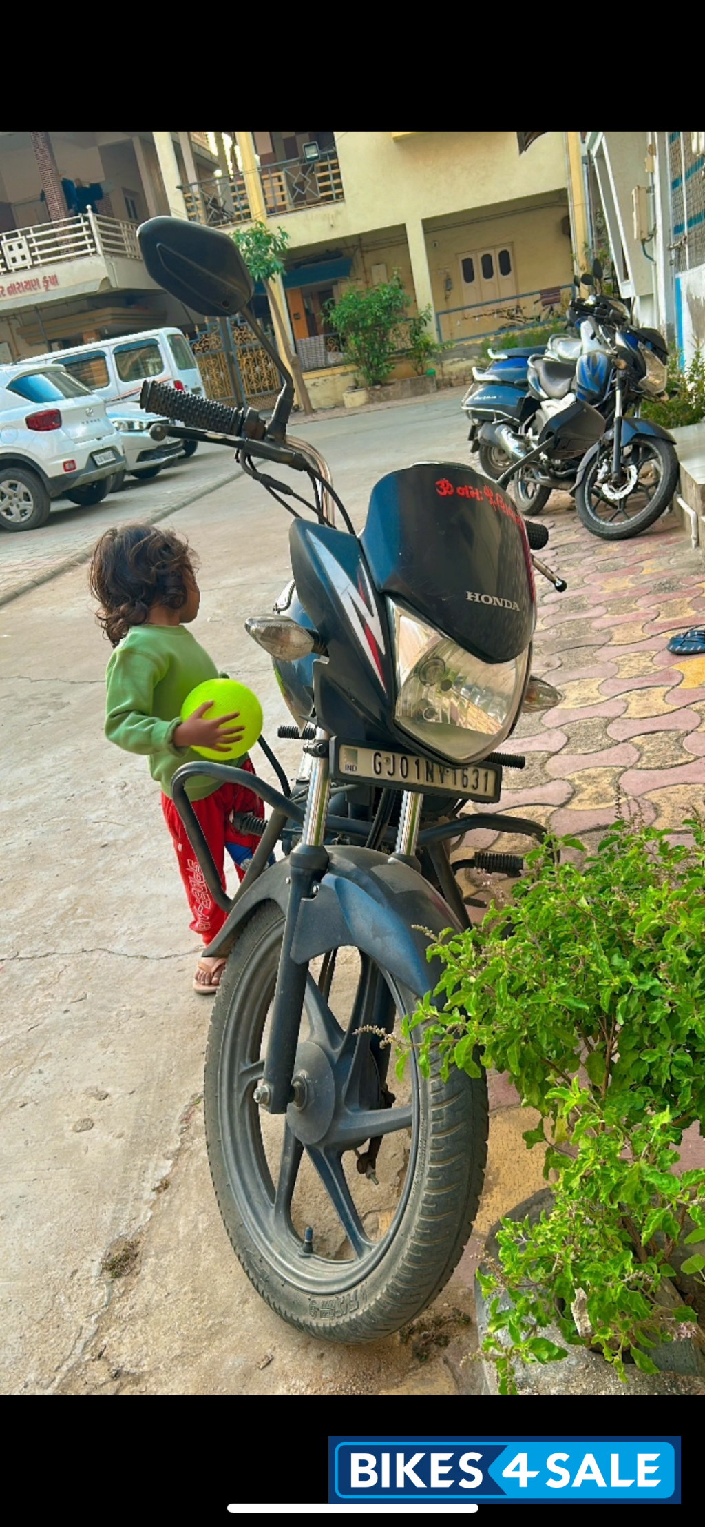 Black Honda Shine 125