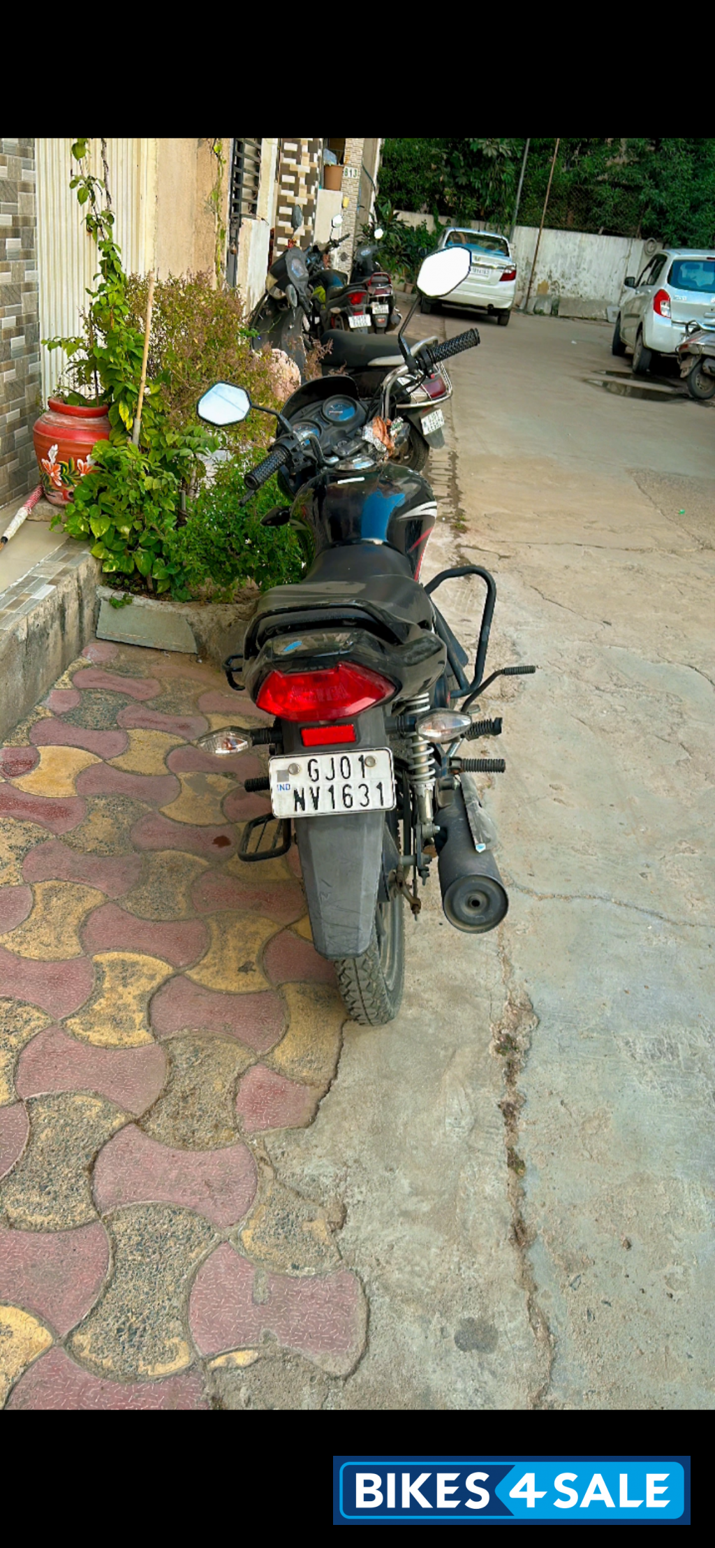 Black Honda Shine 125