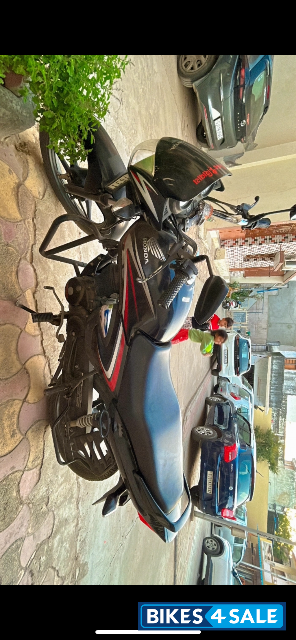 Black Honda Shine 125