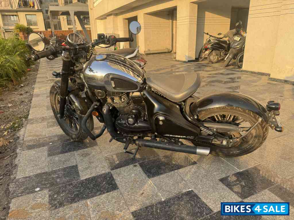 Jawa 42 Bobber Black Mirror