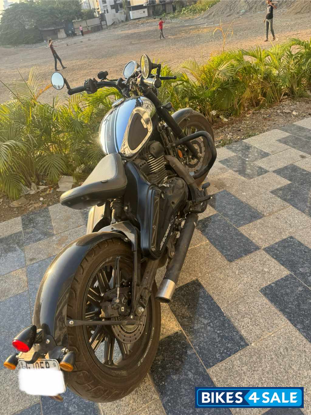 Jawa 42 Bobber Black Mirror