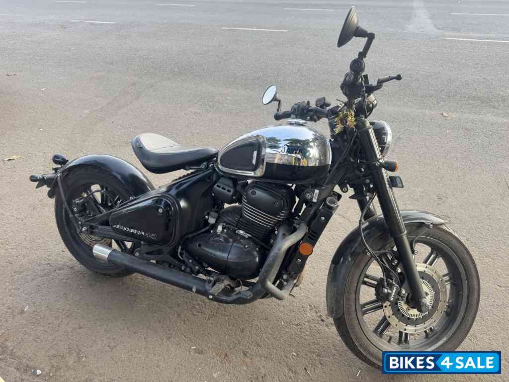 Jawa 42 Bobber Black Mirror