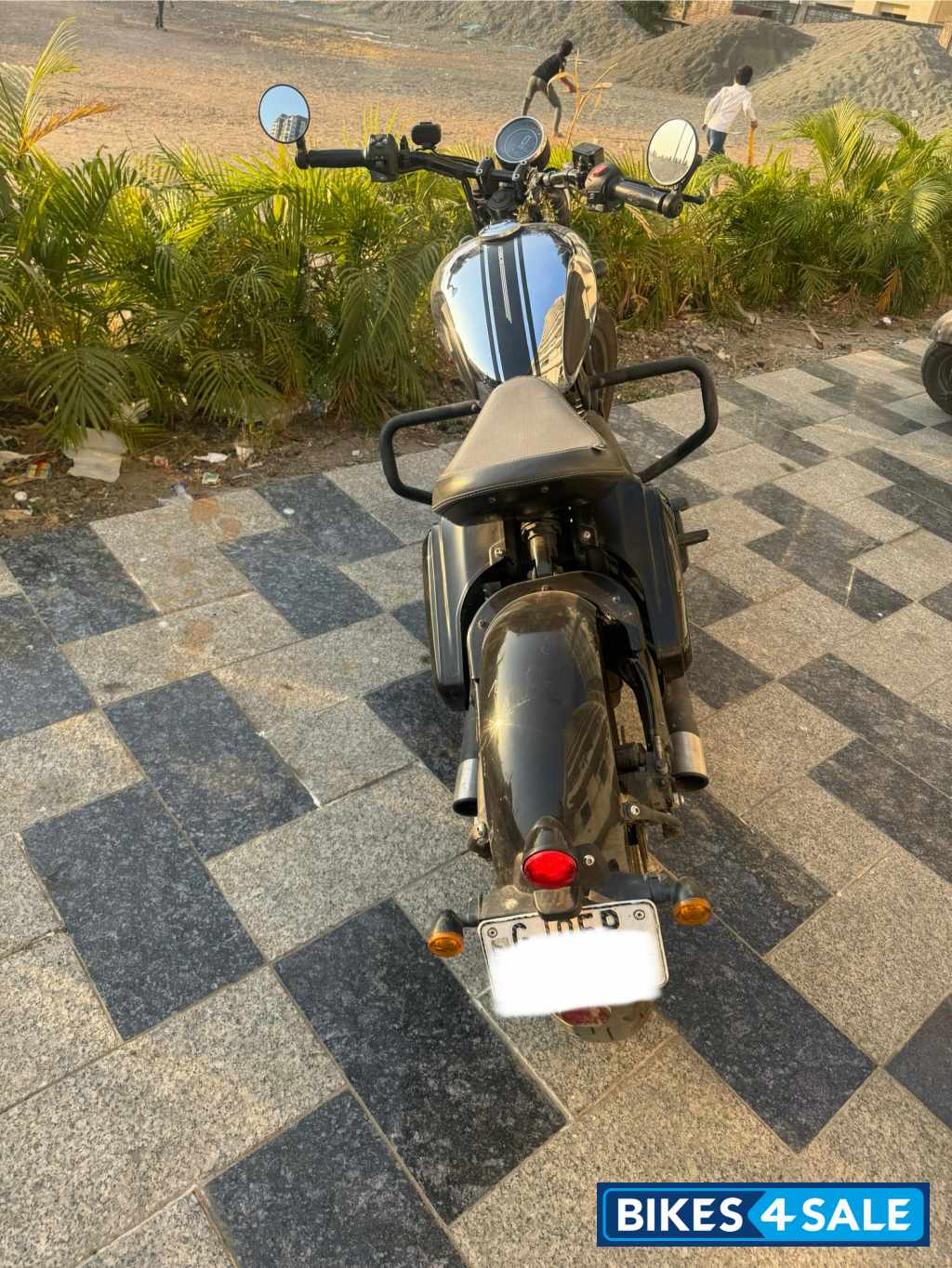 Jawa 42 Bobber Black Mirror