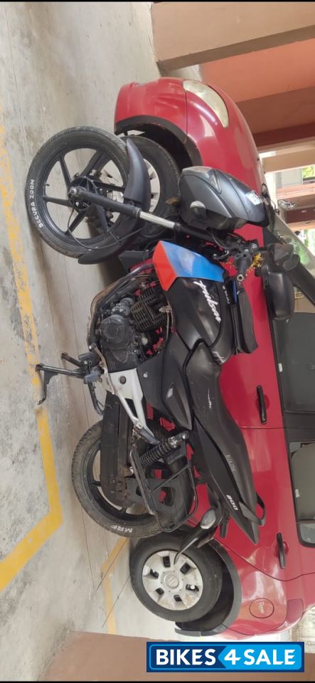 Black Bajaj Pulsar 200 DTSi