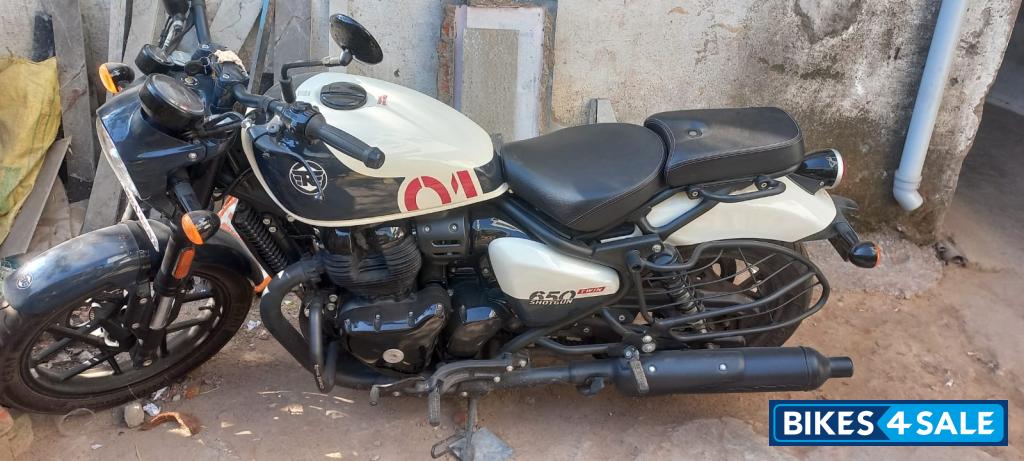 Stencil White Royal Enfield Shotgun 650